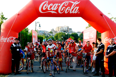 Sute de biciclişti au făcut un tur în jurul Parlamentului Sute de biciclişti au făcut un tur în jurul Parlamentului