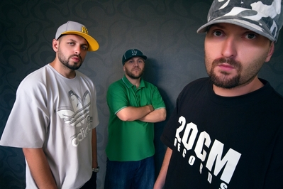 Paraziţii concertează cu „live band” la B’ESTFEST
