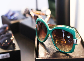 www.sunglasscurator.com