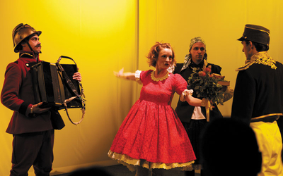 Familia Tót - Cronică de teatru Familia Tót - Cronică de teatru