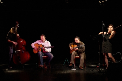 Jazz manouche cu Hot Club la Ageless Jazz manouche cu Hot Club la Ageless