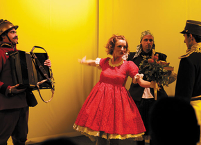 Familia Tót - Cronică de teatru
