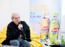 Apa băută sub formă de ceai ar putea hidrata mai bine