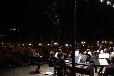 Peste 6.000 de spectatori au asistat la Promenada Operei Peste 6.000 de spectatori au asistat la Promenada Operei