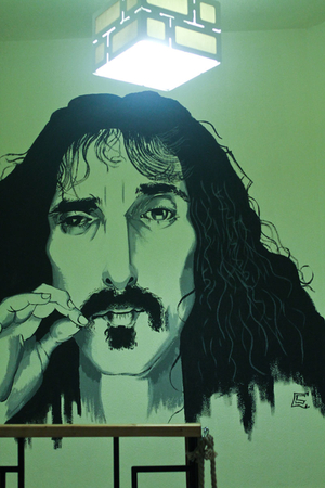 Zappa Bar. Pentru cunoscători Zappa Bar. Pentru cunoscători