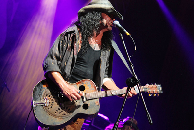 Eric Sardinas and Big Motor. Muzică și putere Eric Sardinas and Big Motor. Muzică și putere
