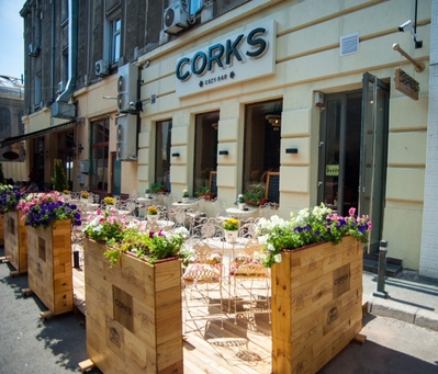 Corks Cozy Bar s-a deschis în Centrul Istoric