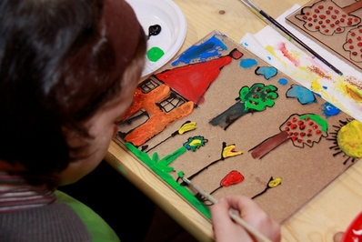 Ateliere de pictură pe sticlă pentru copii de 6-12 ani Ateliere de pictură pe sticlă pentru copii de 6-12 ani