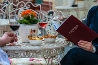 Corks Cozy Bar s-a deschis în Centrul Istoric