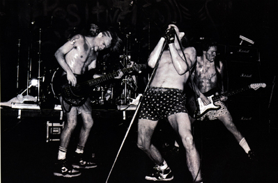 Red Hot Chili Peppers – 29 de ani de la primul concert live Red Hot Chili Peppers – 29 de ani de la primul concert live