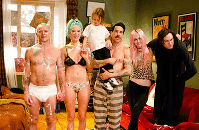 Red Hot Chili Peppers a lansat varianta interactivă a videoclipului Look Around Red Hot Chili Peppers a lansat varianta interactivă a videoclipului Look Around
