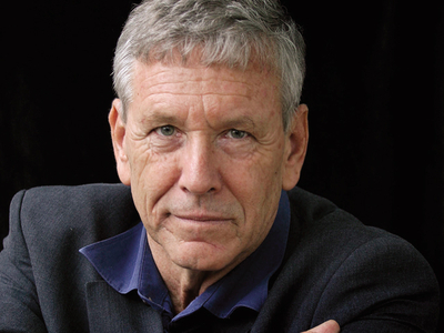 Amos Oz: „Uneori tânjesc după locuri mari” Amos Oz: „Uneori tânjesc după locuri mari”
