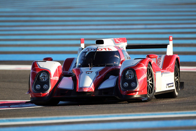 Toyota participă la Le Mans cu maşini hibride Toyota participă la Le Mans cu maşini hibride