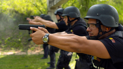 „Poliţişti de elită”, prima serie Discovery filmată în România „Poliţişti de elită”, prima serie Discovery filmată în România