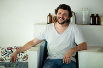 Conversație cu Bogdan Dumitrache despre „Din dragoste, cu cele mai bune intenții”