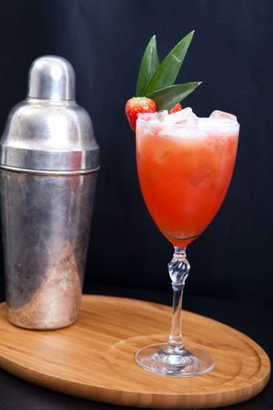 Câștigă un curs de inițiere în arta cocktailurilor oferit de Barmania - CONCURS ÎNCHEIAT Câștigă un curs de inițiere în arta cocktailurilor oferit de Barmania - CONCURS ÎNCHEIAT