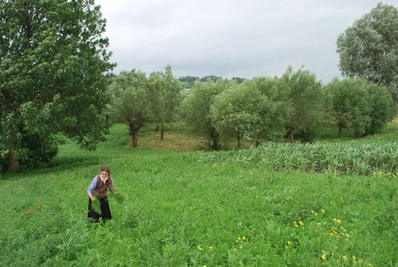 Beatrice Iordan (Trei Parale) - Nică în variantă feminină Beatrice Iordan (Trei Parale) - Nică în variantă feminină