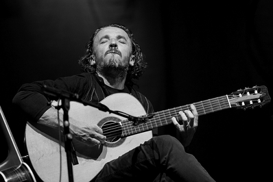 Peo Alfonsi si Peter Kaszas urcă pe scenă alături de Al Di Meola Peo Alfonsi si Peter Kaszas urcă pe scenă alături de Al Di Meola