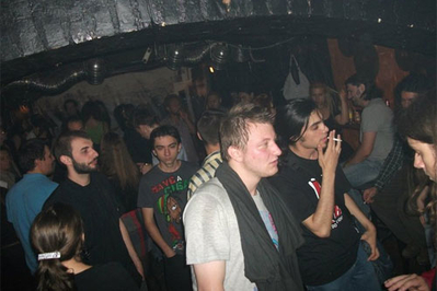 Cluburi din Centrul Vechi: Iron City Cluburi din Centrul Vechi: Iron City