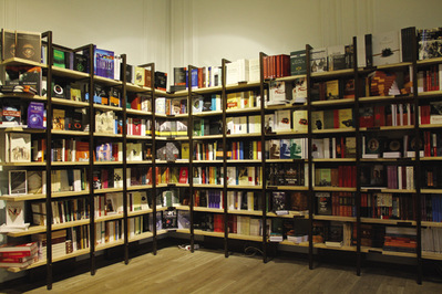 Vremea librarilor. În vizită la librăria Bastilia şi la Cărtureştiul din AFI Palace Vremea librarilor. În vizită la librăria Bastilia şi la Cărtureştiul din AFI Palace