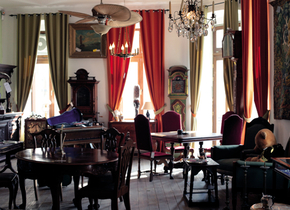 În Centrul Vechi: Thomas Antiques