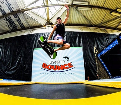 Jump! House of Bounce, primul parc de trambuline din oraș