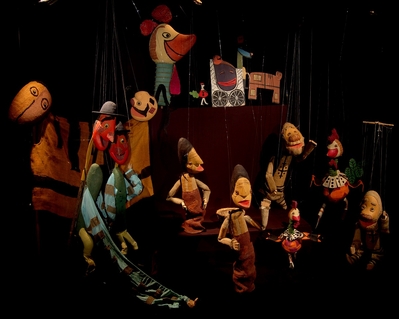 Expoziţia „Călătoria lui Ţăndărică” sărbătoreşte 70 de ani de teatru de animaţie